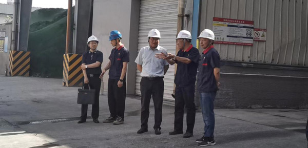 集團(tuán)公司黨委委員、股份公司黨委書記、總經(jīng)理蔣培進(jìn)到建材公司調(diào)研